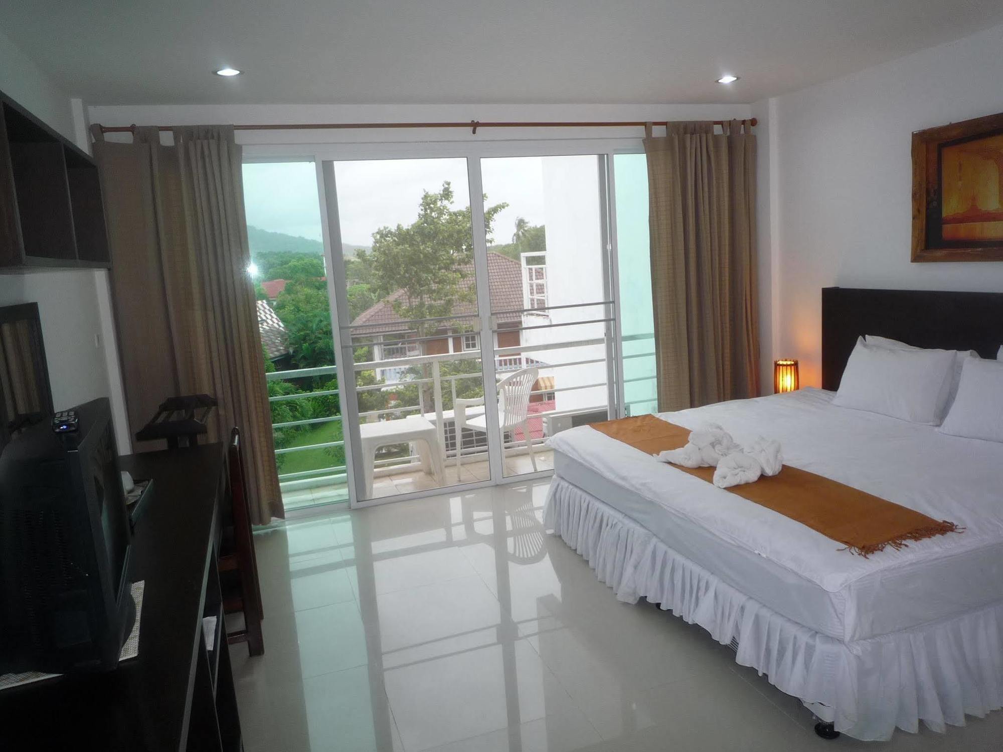 Baan Oui Phuket Guest House Nai Harn Exterior photo